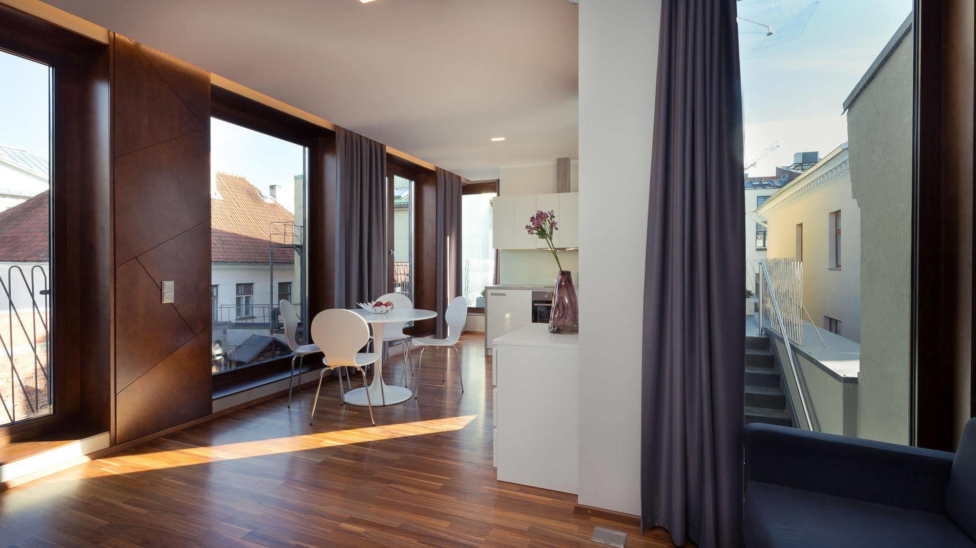 Konrad Old Town Aparthotel Tartu Esterno foto